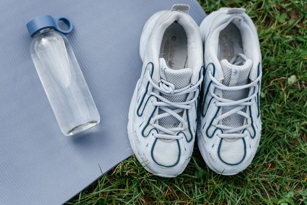 Race setup including water bottle and running shoes.
