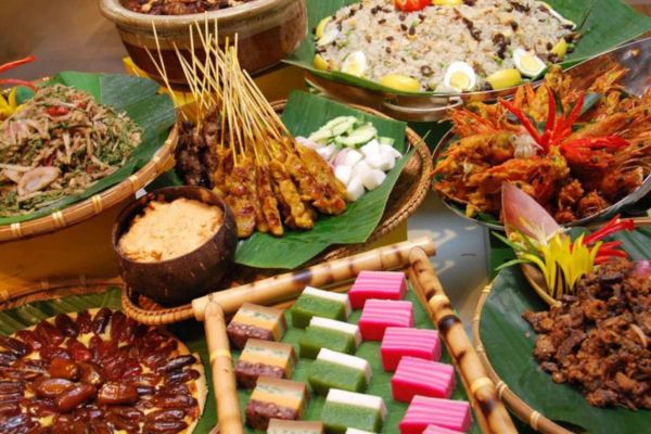 Traditional foods at Mari Mari Village
